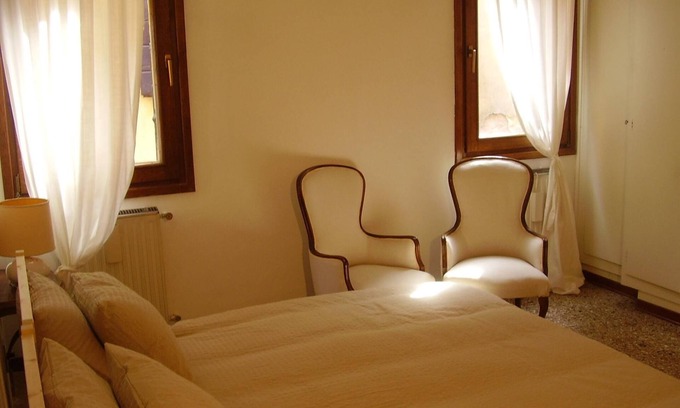 Dorsoduro Apartment | Apartment in Dorsoduro (with terrace) CIN: IT027042C2985BDBQQ