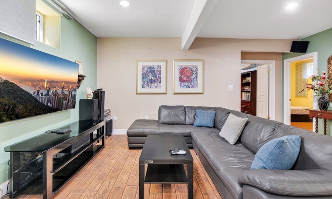 Julian - St. James Apartment | Apartment in downtown SJ