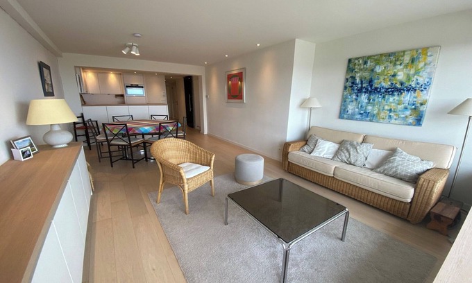 Duinbergen Apartment | Apartment in Duinbergen with Sea Views