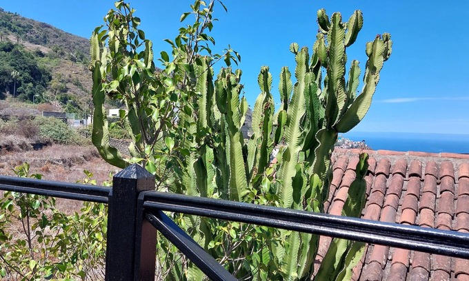 El Guincho Apartment | Apartment in Mexican style with sea view and private balcony