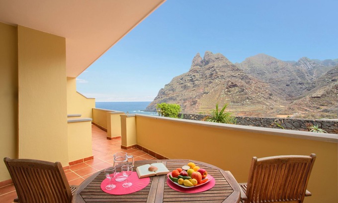 Punta del Hidalgo Apartment | Apartment in a Privileged Setting.