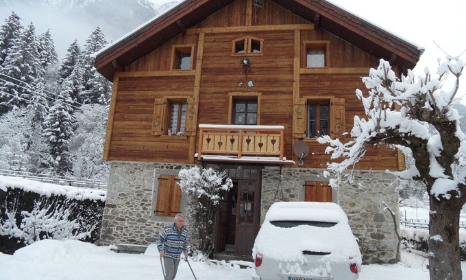 Les Bossons Apartment | Apartment in chalet located 2.5 km from the center of Chamonix, for 2 to 4 people