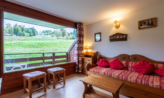 Les Esserts Apartment | Apartment in France with Pool & Mountain Views