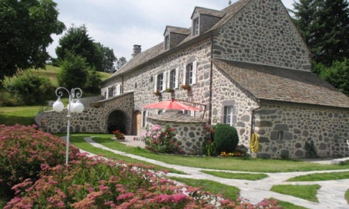 Virargues Apartment | Apartment in gites with 3 bedrooms, private garden in the countryside