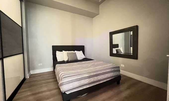 Lake View East Apartment | Apartment in Historic Lakeview Mansion - Best Location for Vacationers!