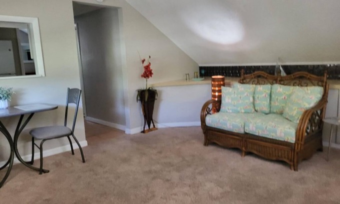 Longwood Apartment | Apartment in Historical Longwood