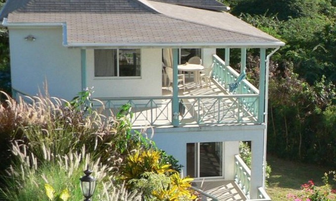 Oualie Bay Apartment | Apartment in Villa Iris, above the nicest beach on Nevis
