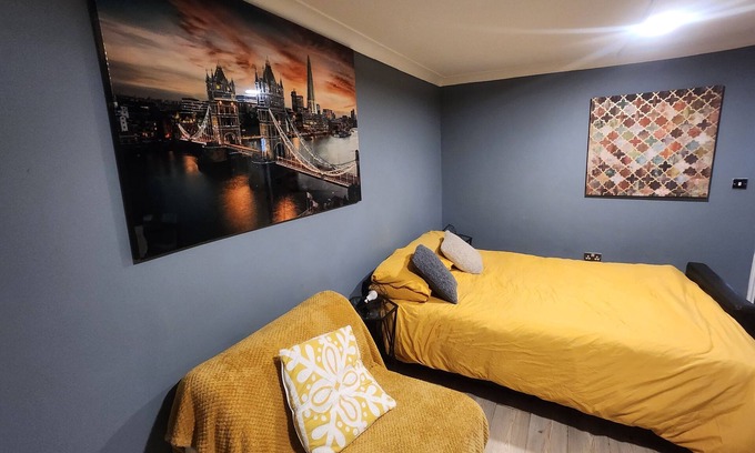 Cathall Apartment | Apartment in london minute walk to metro, near Stratford nn