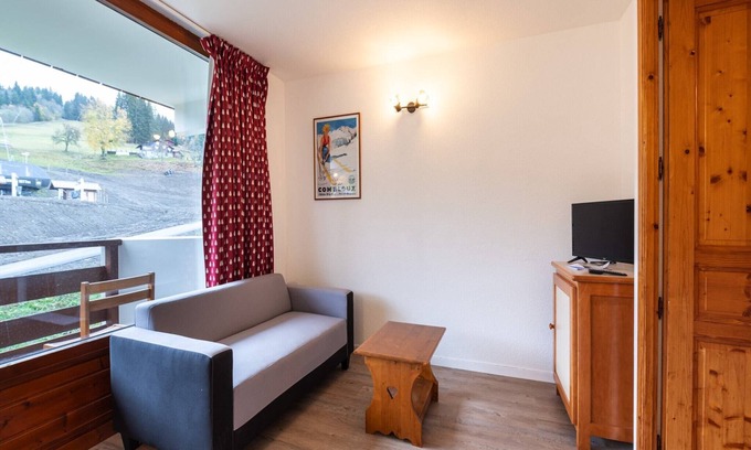 Les Esserts Apartment | Apartment in Morillon with Pool & Mountain Views