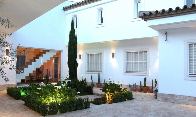 Penaflor Apartment | Apartment in Peñaflor with Charming Patio