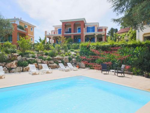 Les Maillans Apartment | Apartment in Provence with Pool & Golf