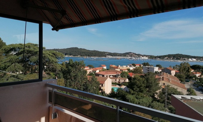 La Seyne-sur-Mer Apartment | Apartment in quiet, guarded residence close to beaches and shops