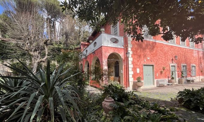 Zona III Marcigliana Villa | Apartment in Roman Villa, 8km to centre, air con, large, beautiful gardens, pool