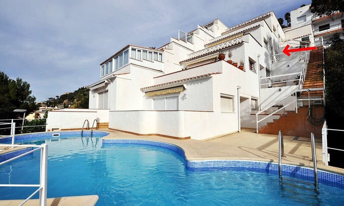 Roses Town Center Apartment | Apartment in Roses with Sea Views & Pool