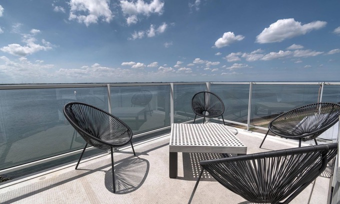 Scherpenisse Apartment | Apartment in Scherpenisse by Oosterschelde