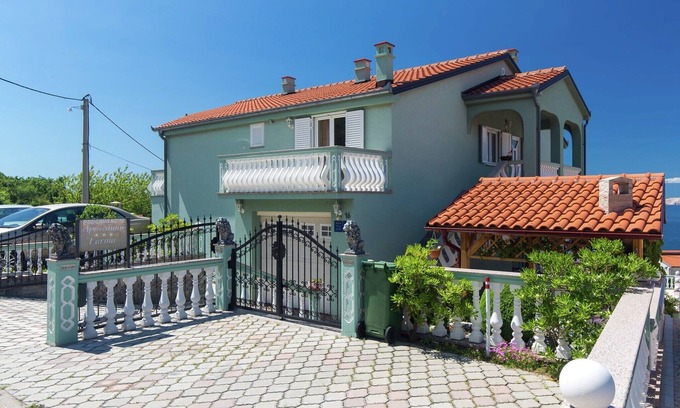 Senj Apartment | Apartment in Senj near Sea and Pool