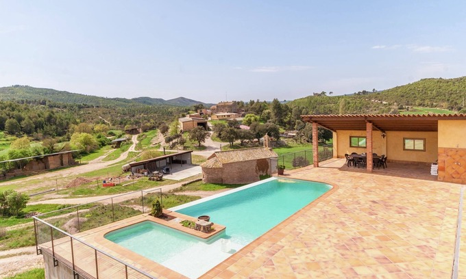 Balsareny Villa | Apartment in Spain near Scenic Mountains