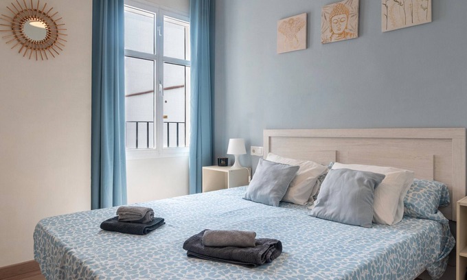 San Gil Apartment | Apartment 'In The Center Of Seville' with Balcony, Wi-Fi and Air Conditioning
