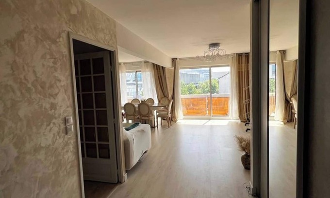 Maladiere Apartment | Apartment in the city center and close to the Parc Des Expositions