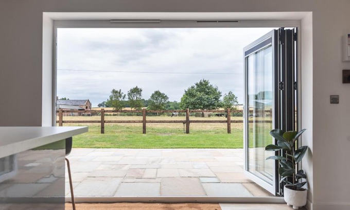 Trowbridge Apartment | Apartment in the Countryside with Hot Tub