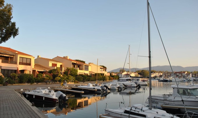 Saint-Cyprien Plage Apartment | Apartment in the heart of the Marina overlooking the little port