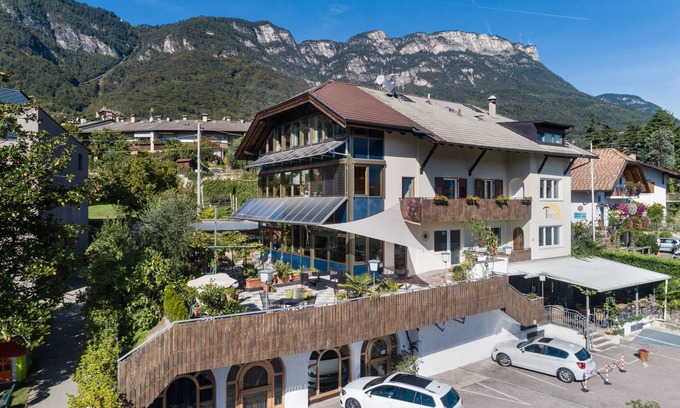 Caldaro Sulla Strada del Vino Apartment | Apartment in the Residence La Terrazza, centrally located in Kaltern