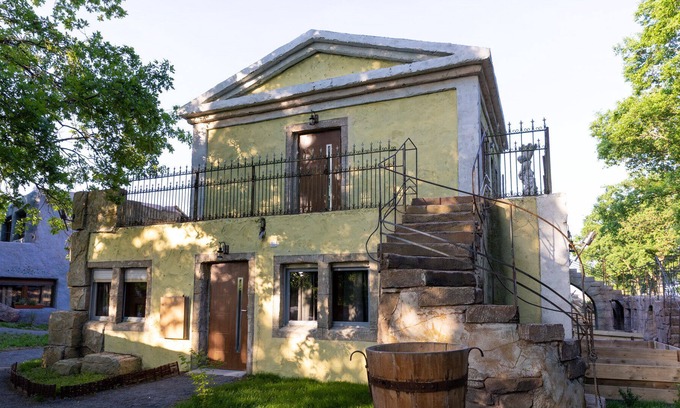 Coswig Apartment | Apartment in the sculptor's house, bottom left