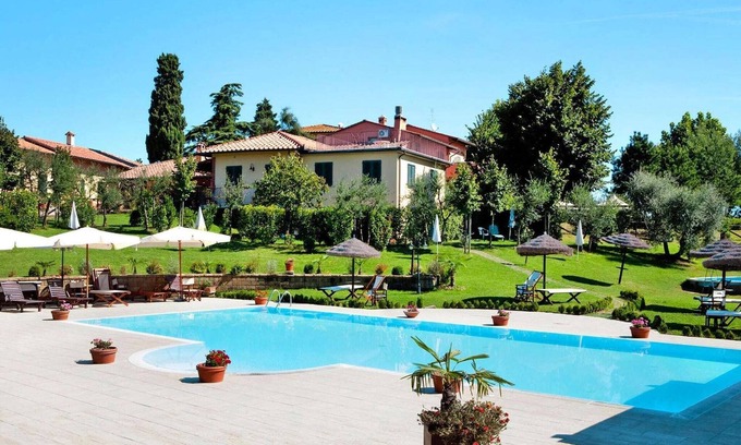 Fucecchio Apartment | Apartment in Vinci with Pool & Wellness