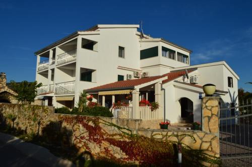 Vinisce Apartment | Apartment in Vinišce with Balcony, Air condition, WIFI, Washing machine (4753-4)