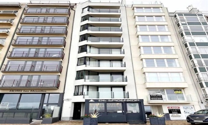 Wenduine Apartment | Apartment in Wenduine with Stunning Sea Views