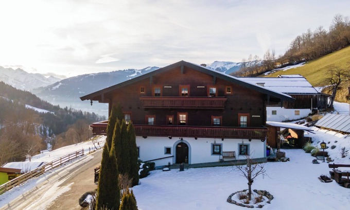 Zell am See Apartment | Apartment in Zell am See with ski bus 100m away