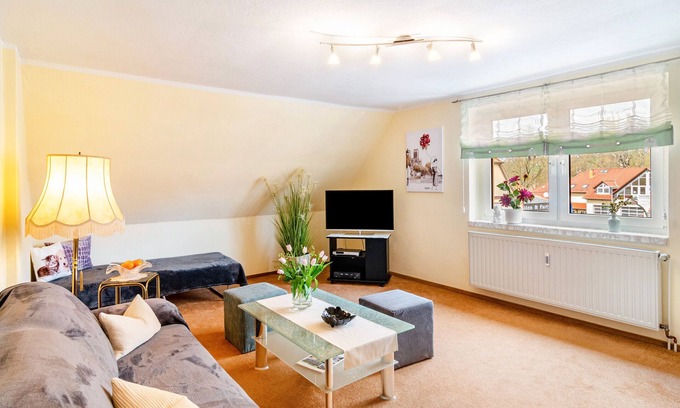 Uder Apartment | Apartment 'Inge' with Shared Terrace and Wi-Fi