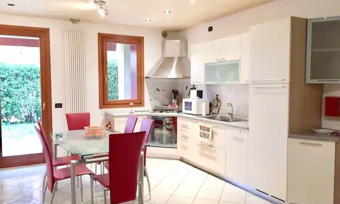 Caerano di San Marco Apartment | Apartment with garden in quiet and strategic location
