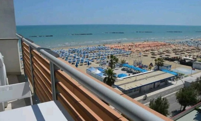 Roseto degli Abruzzi Apartment | APARTMENT BY THE SEA