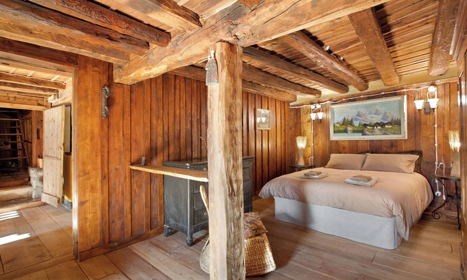 Saint-Rhemy-en-Bosses Apartment | Apartment 'La Taverna Dei Due Gufi' with Mountain View, Balcony and Wi-Fi
