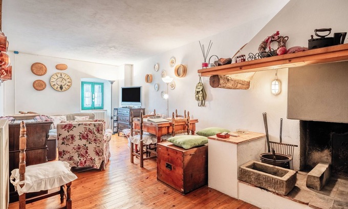 Piteglio Apartment | Apartment 'Antico Forno' with Mountain View and Wi-Fi