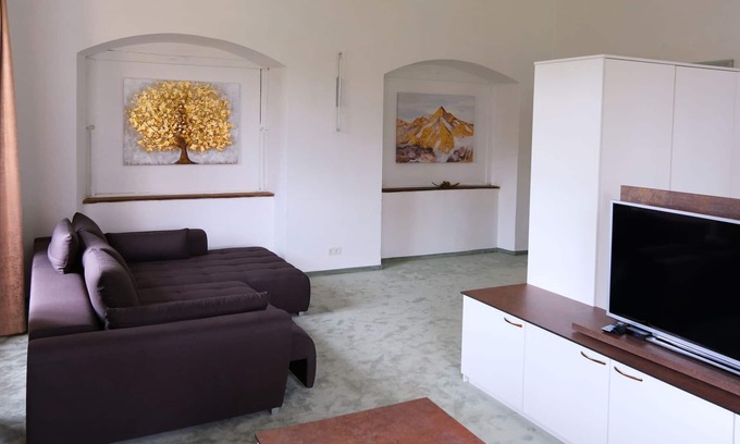 Aurolzmunster Apartment | Apartment Jasmin - Innviertler Versailles Boutique Apartments