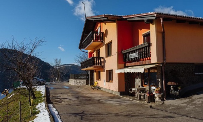 Zrece Apartment | Apartment Jorsi with Mountain View