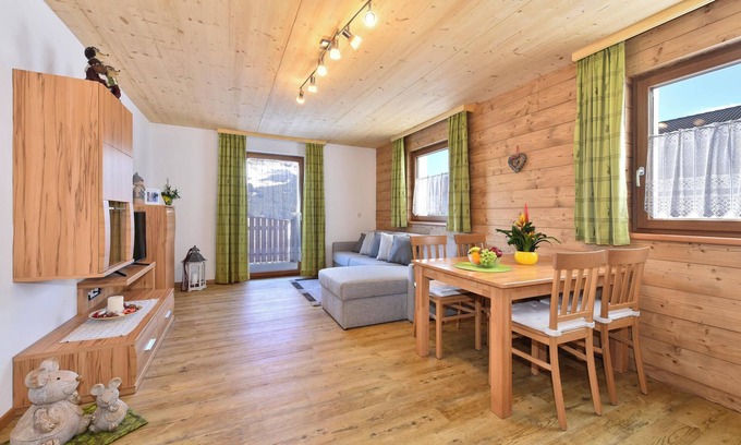 Racines Apartment | Apartment "Joselehof Edelweiss" with Mountain View, Wi-Fi & Garden