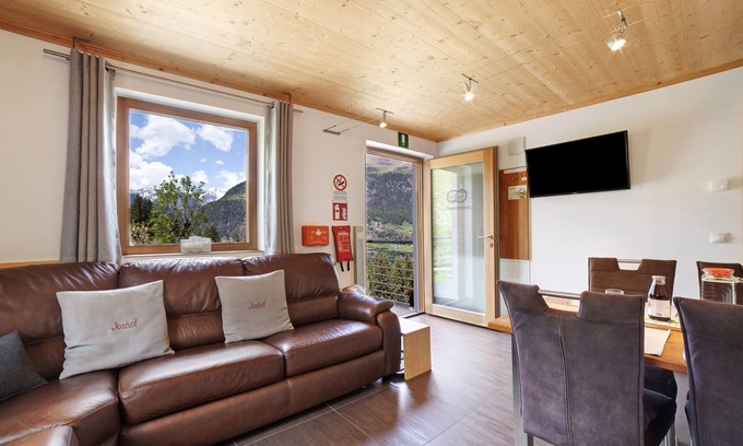 Moso in Passiria Apartment | Apartment 'Joshof Bergblick' with Mountain View, Balcony and Wi-Fi