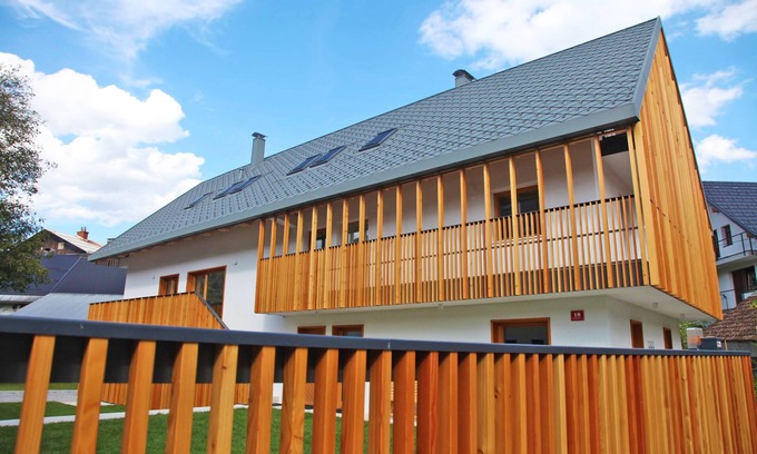 Bohinjska Bistrica Apartment | Apartment Jurijana - New 4-Bedroom Triplex with Sauna & Garden