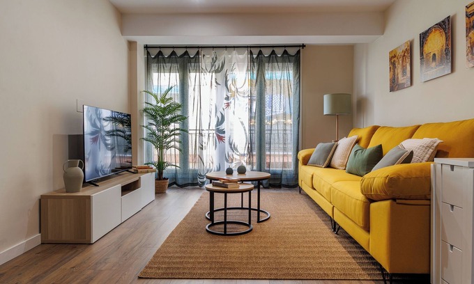 Figares Apartment | Apartment 'Juana 15' with Wi-Fi and Air Conditioning
