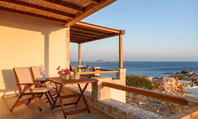 Kimolos Apartment | Apartment 'Kalamitsi View' with Private Terrace, Wi-Fi and Air Conditioning