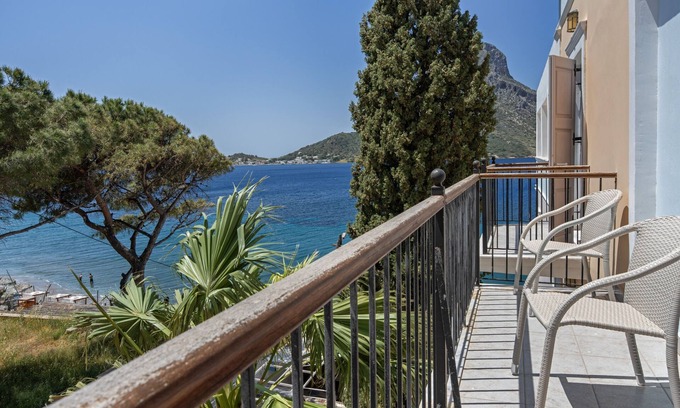 Massouri Apartment | Apartment 'Kalydna Sea Side View' with Shared Garden, Wi-Fi and Air Conditioning