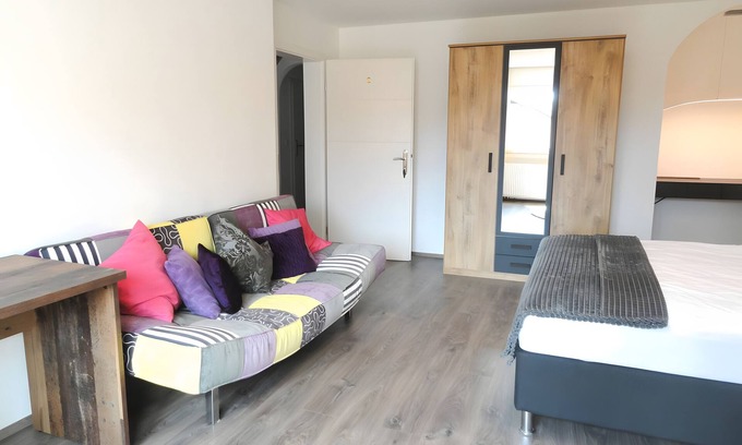 Huettenfeld Apartment | Apartment 'Karins Pension Zimmer 2' with Wi-Fi