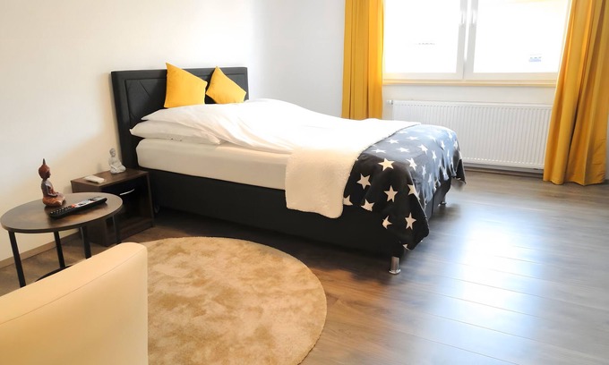 Huettenfeld Apartment | Apartment 'Karins Pension Zimmer 4' with Wi-Fi
