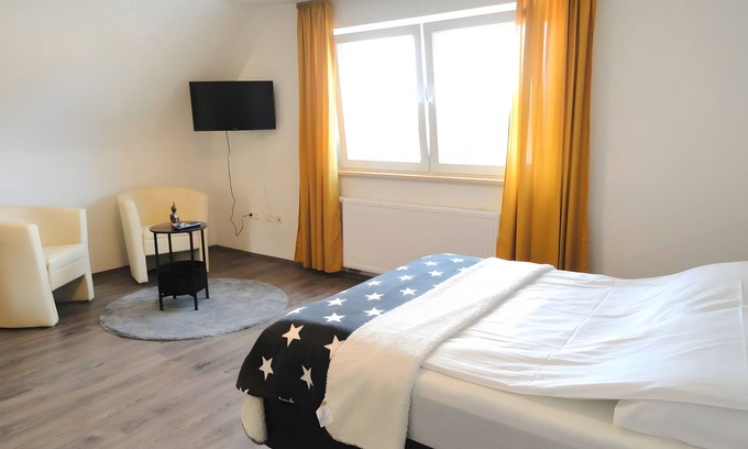 Huettenfeld Apartment | Apartment 'Karins Pension Zimmer 6' with Wi-Fi