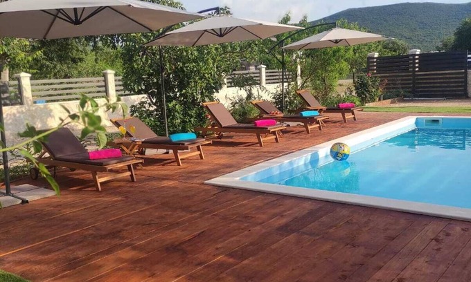 Gradina Apartment | Apartment Karla SNB with swimming pool and salt water