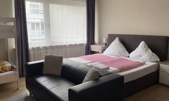 Saint Pauli Apartment | Apartment 'Kleine Hütte In St Pauli Hamburg' with Wi-Fi