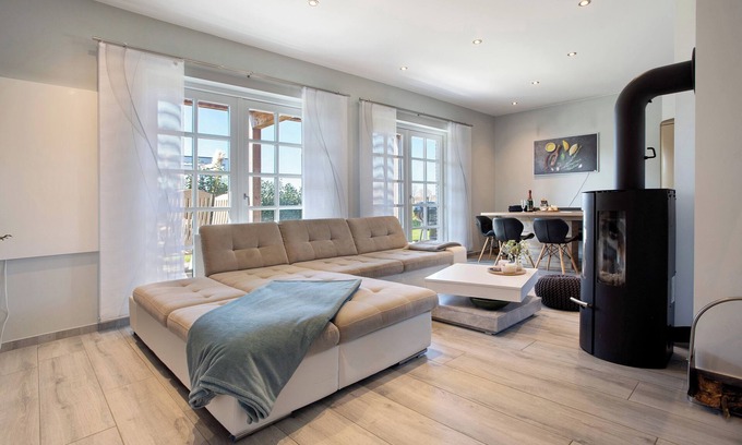 Krummin Apartment | Apartment 'Komfortables Ferienhaus Hafen' with Private Terrace, Private Garden and Wi-Fi